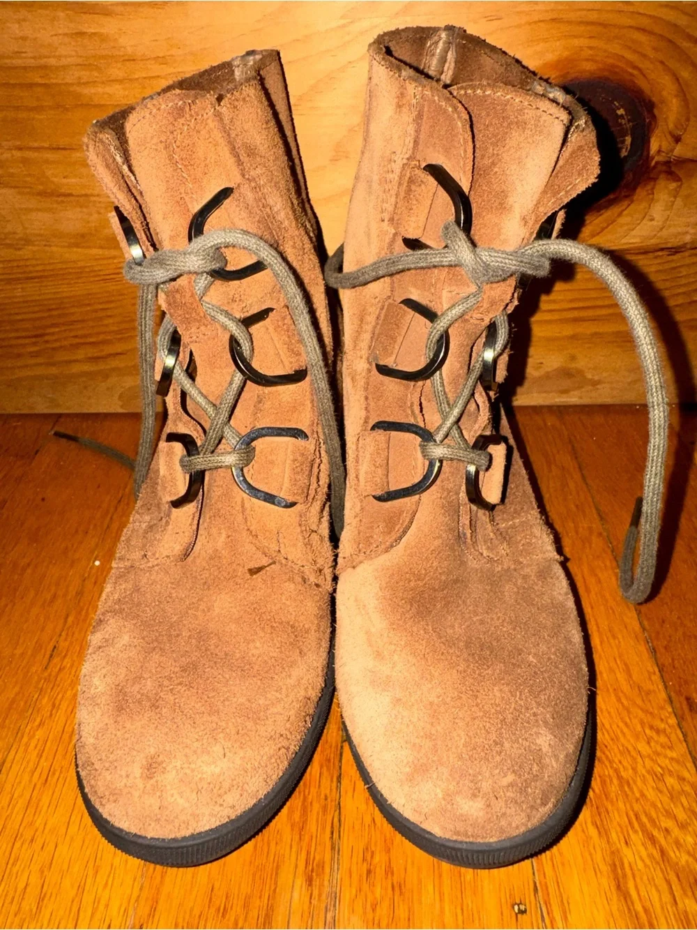 Sorel tan suede